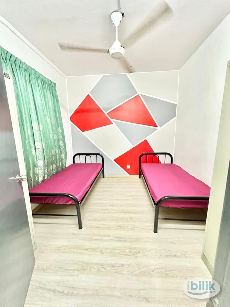 Middle Room at Bandar Sunway, Petaling Jaya - Image 1