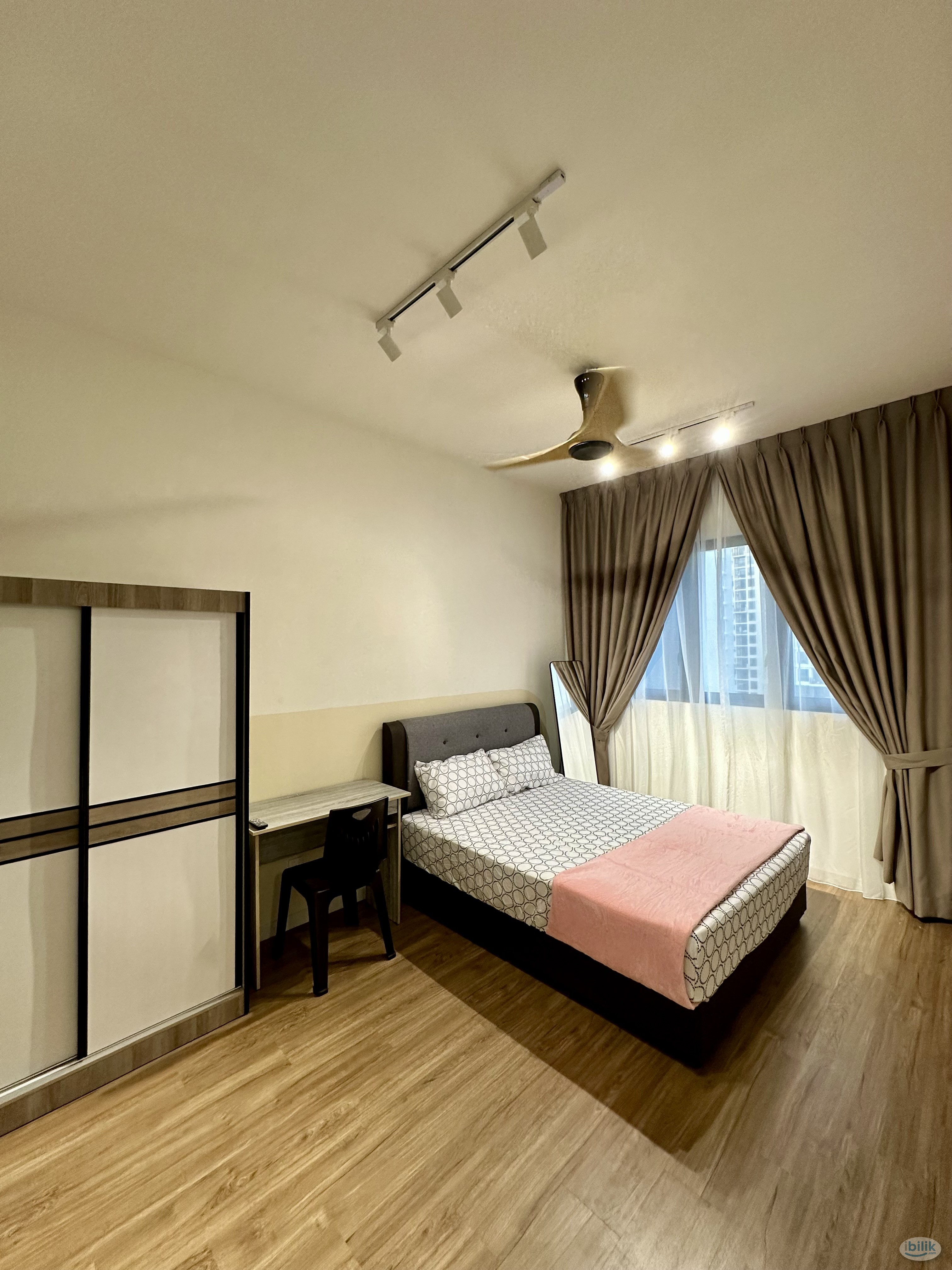 [Female only] Spacious House Grande Master Room at Sunway Avila Residences, Wangsa Maju - Image 1