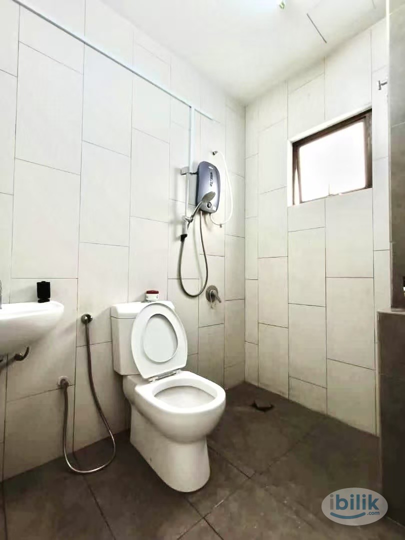💰 ZERO DEPOSIT! 🏡 Fully Furnished Room for Rent – Just 3 Min Drive to Setia City Mall 🛍️ & KOSSAN Tower 🏢 🚗 📍 Super Conv - Image 2