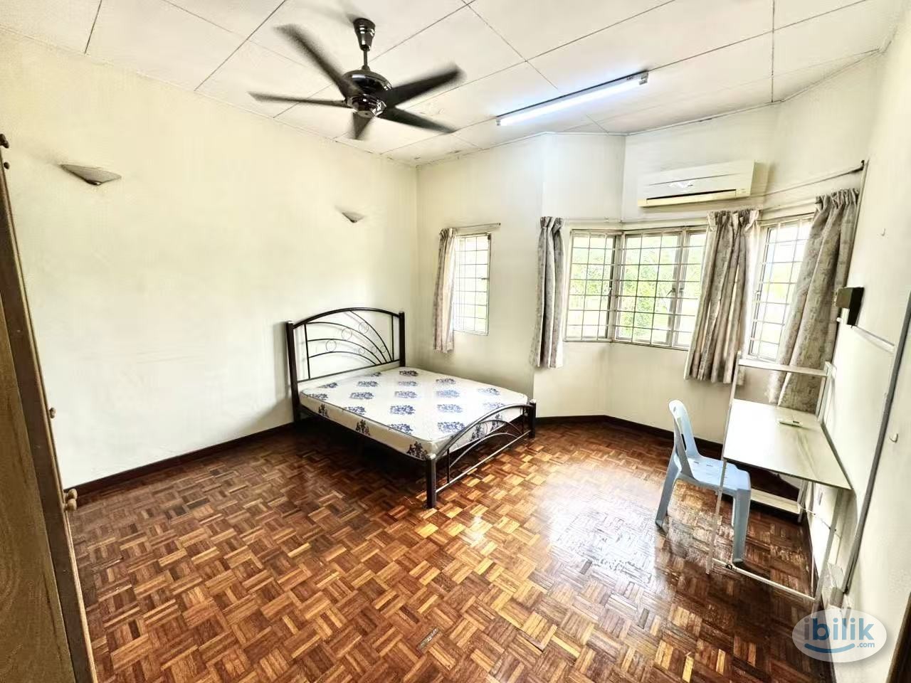 💰 ZERO DEPOSIT! ✨ | 🏡 Fully Furnished Master Room 🛏️🛋️ with Private Bathroom 🚿💦 | 🚶‍♀️🚶‍♂️ Only 9-min Walk to MRT Bandar - Image 1