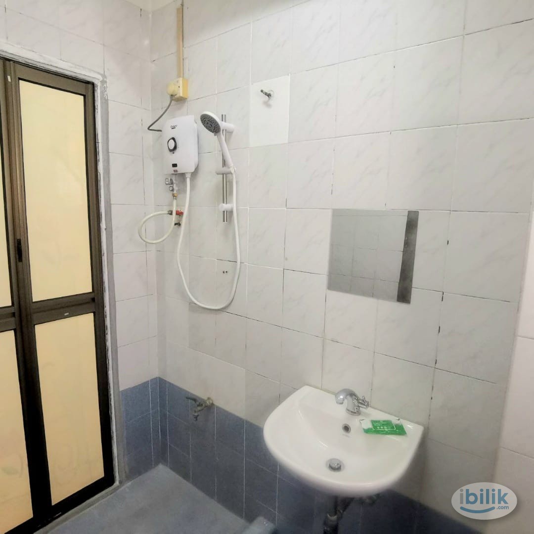 Master Room at Setapak Ria Condominium, Setapak - Image 4