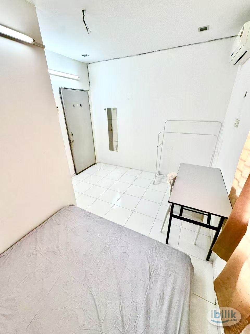 💰 ZERO DEPOSIT! 🏡Room for Rent – Just 3 Min Drive to Setia City Mall 🛍️🚗 📍 Super Convenient Location – Shah Alam 🌆☕🍽️💖 M - Image 1