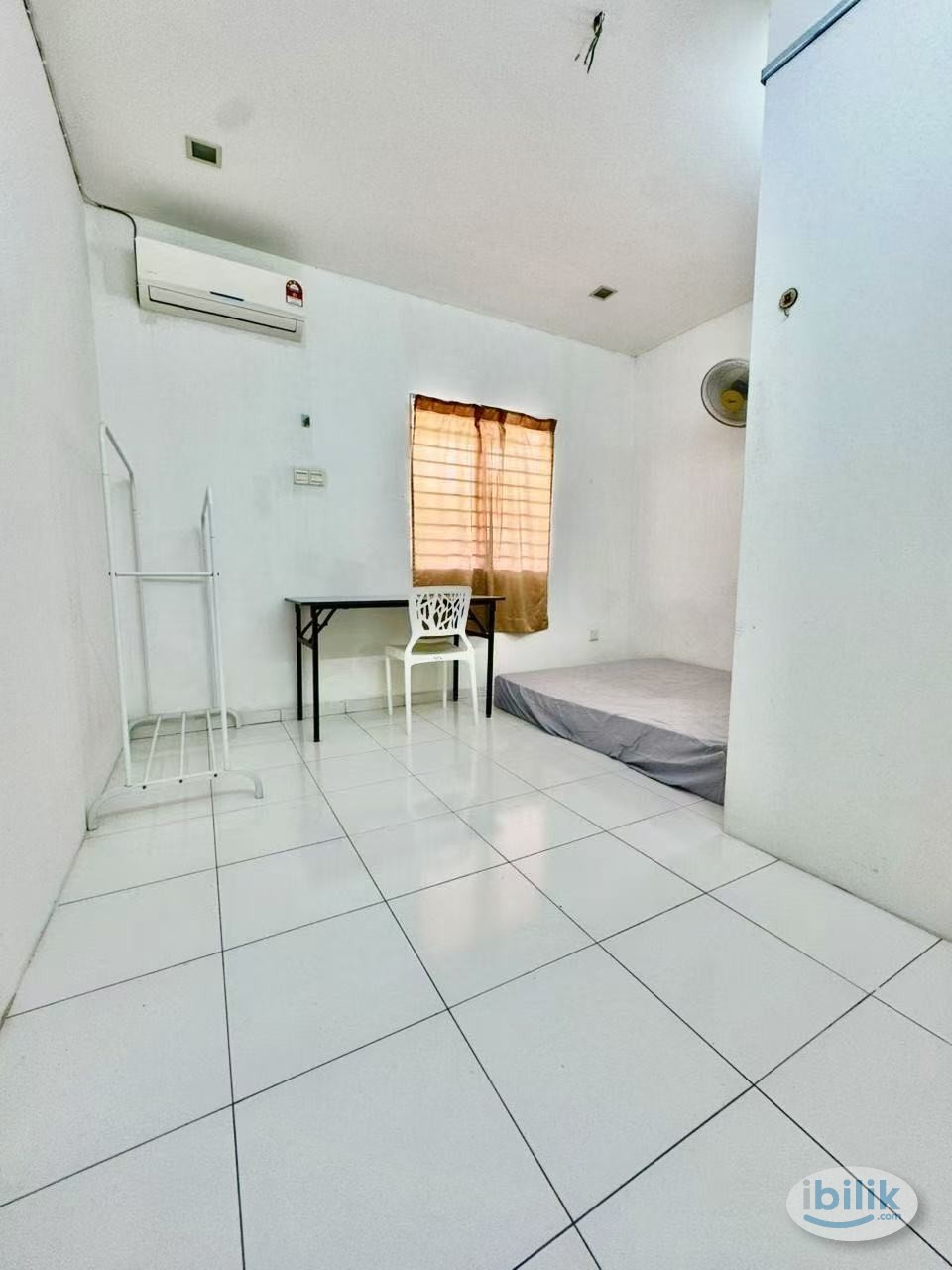 💰 ZERO DEPOSIT! 🏡Room for Rent – Just 3 Min Drive to Setia City Mall 🛍️🚗 📍 Super Convenient Location – Shah Alam 🌆☕🍽️💖 M - Image 2