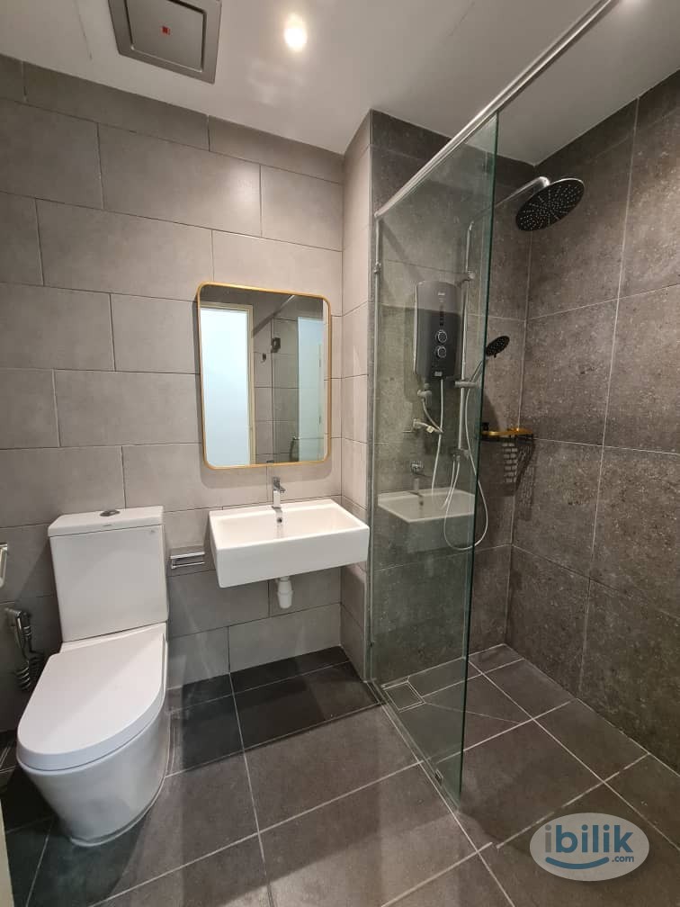 Middle Room at Meta Residences Putra Permai, Seri Kembangan - Image 5