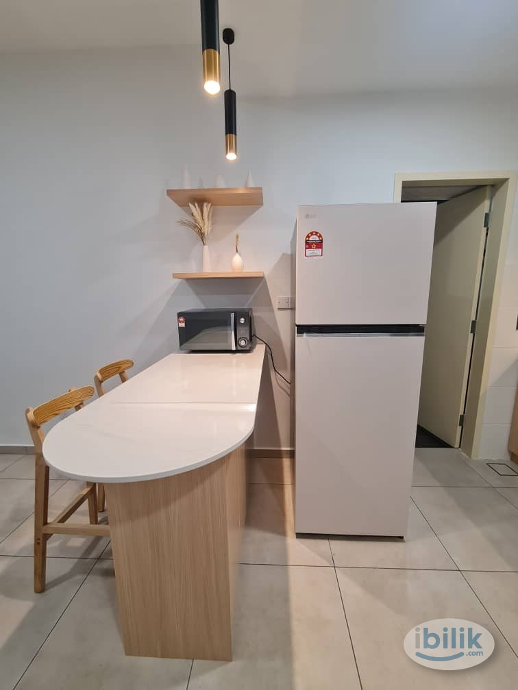 Middle Room at Meta Residences Putra Permai, Seri Kembangan - Image 4