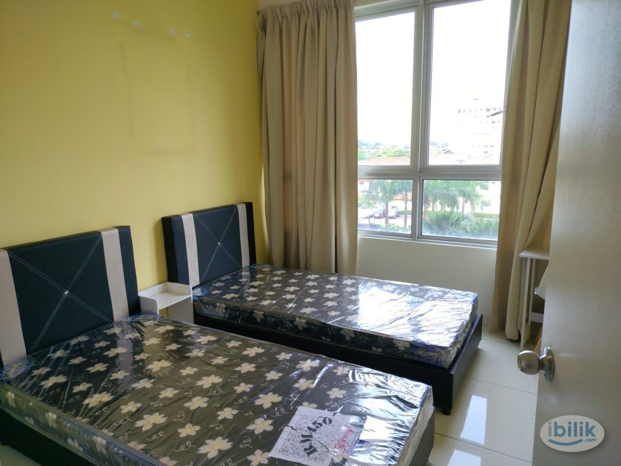 Double / Twin Bed Room with Balcony @ EPIC RESIDENCE, Taman Suria Muafakat, Johor Bahru. Good Room! Good Value! - Image 2