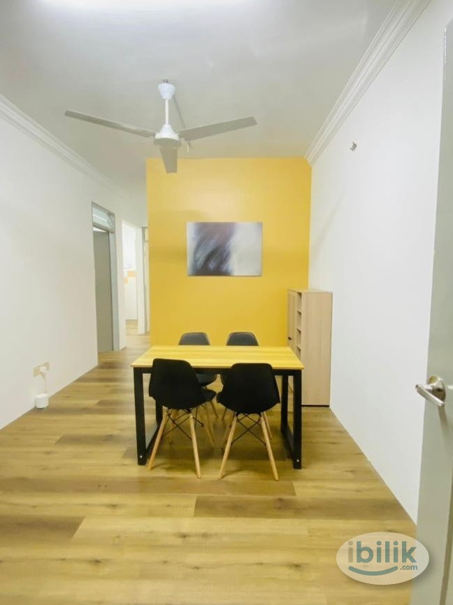 Middle Room at Bandar Sunway, Petaling Jaya - Image 1