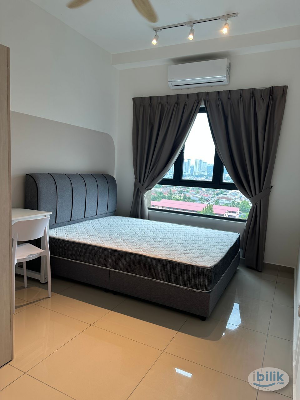 Middle Room at Sunway Avila Residences, Taman Sri Rampai - Image 1