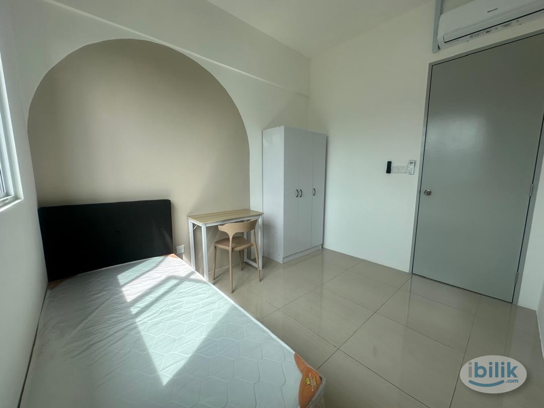 Middle Room at Bayan Lepas, Penang - Image 2