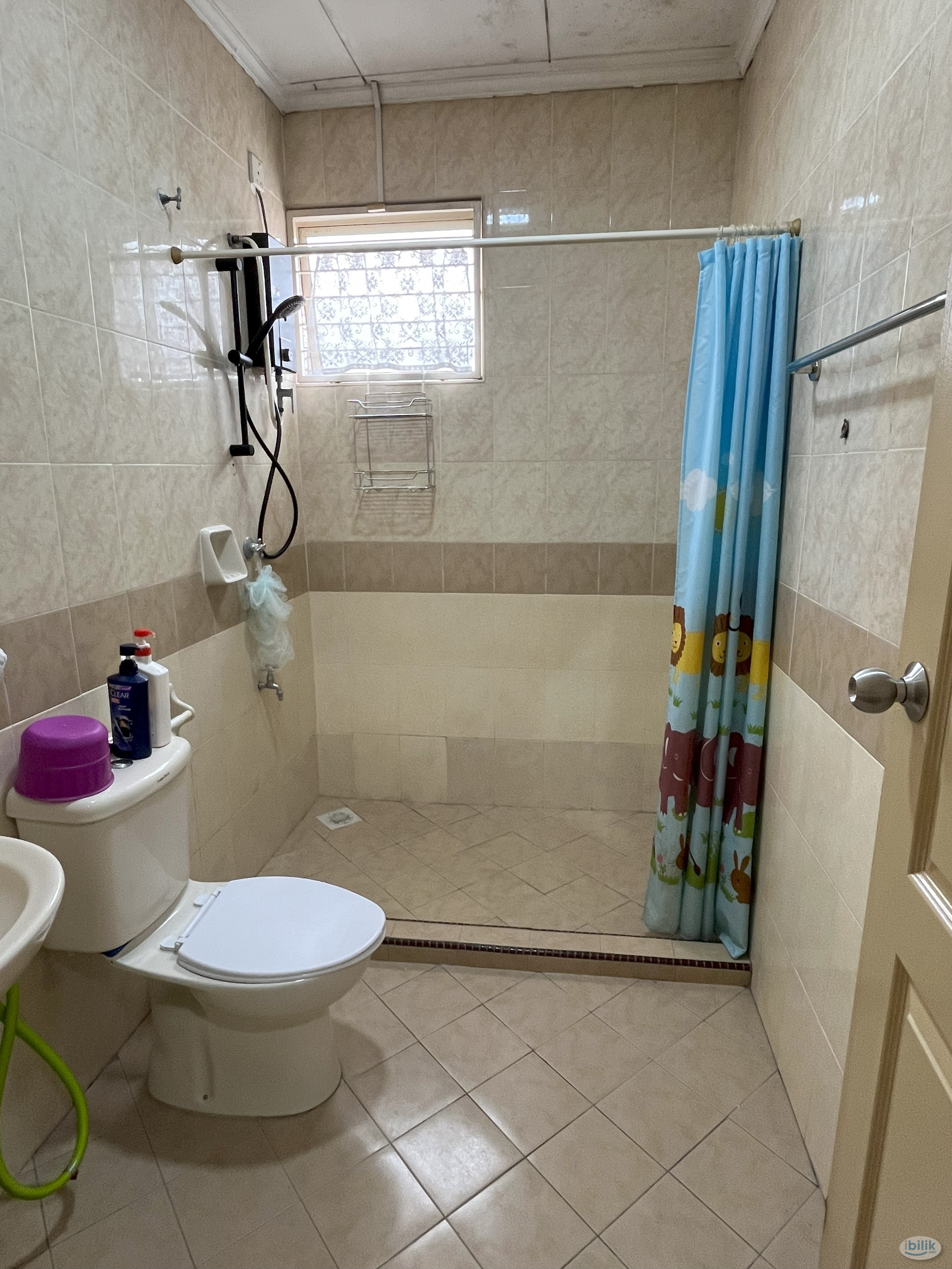 Middle Room at Bukit Jelutong, Shah Alam - Image 3
