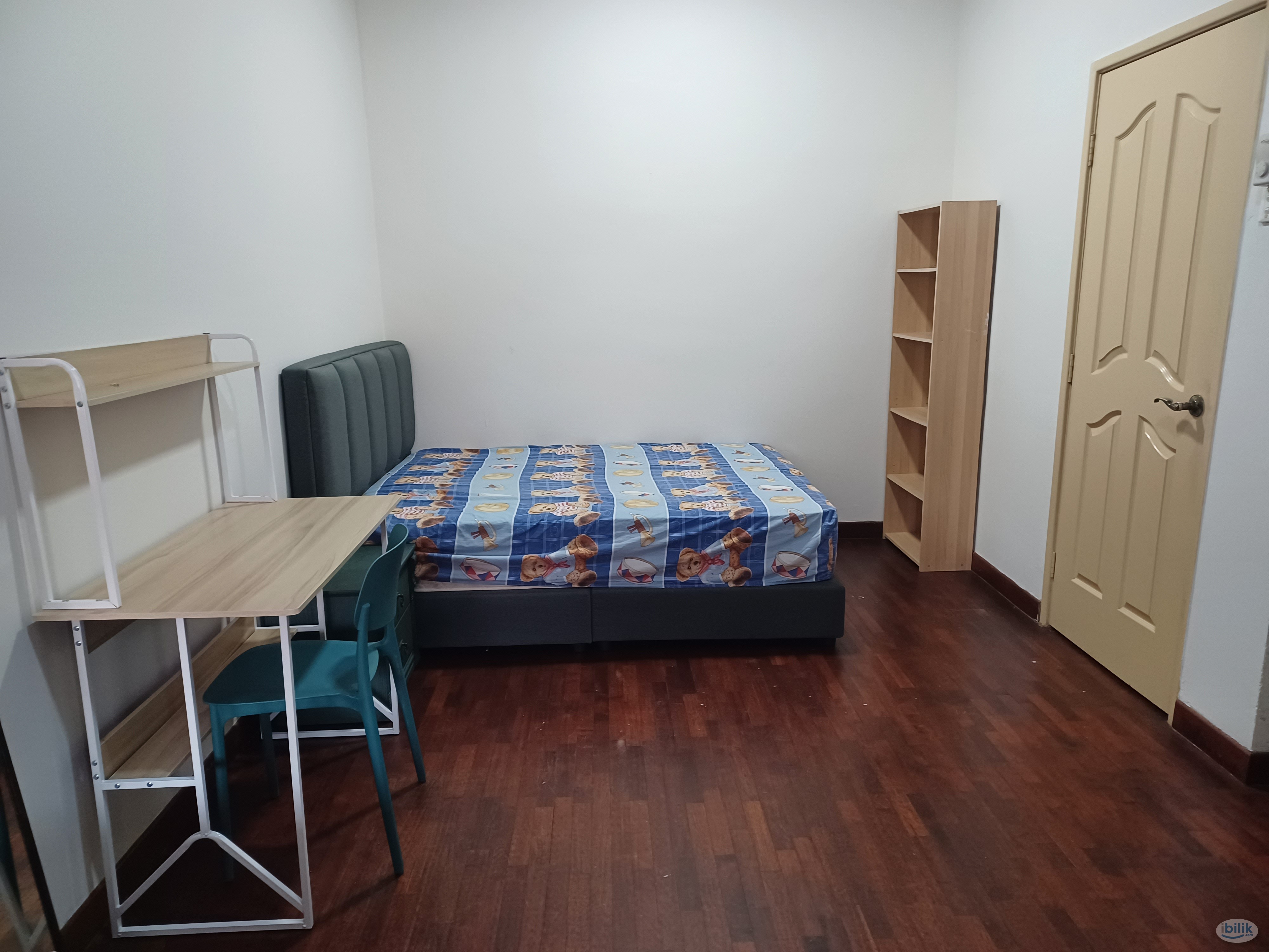 Middle Room at Bukit Jelutong, Shah Alam - Image 1