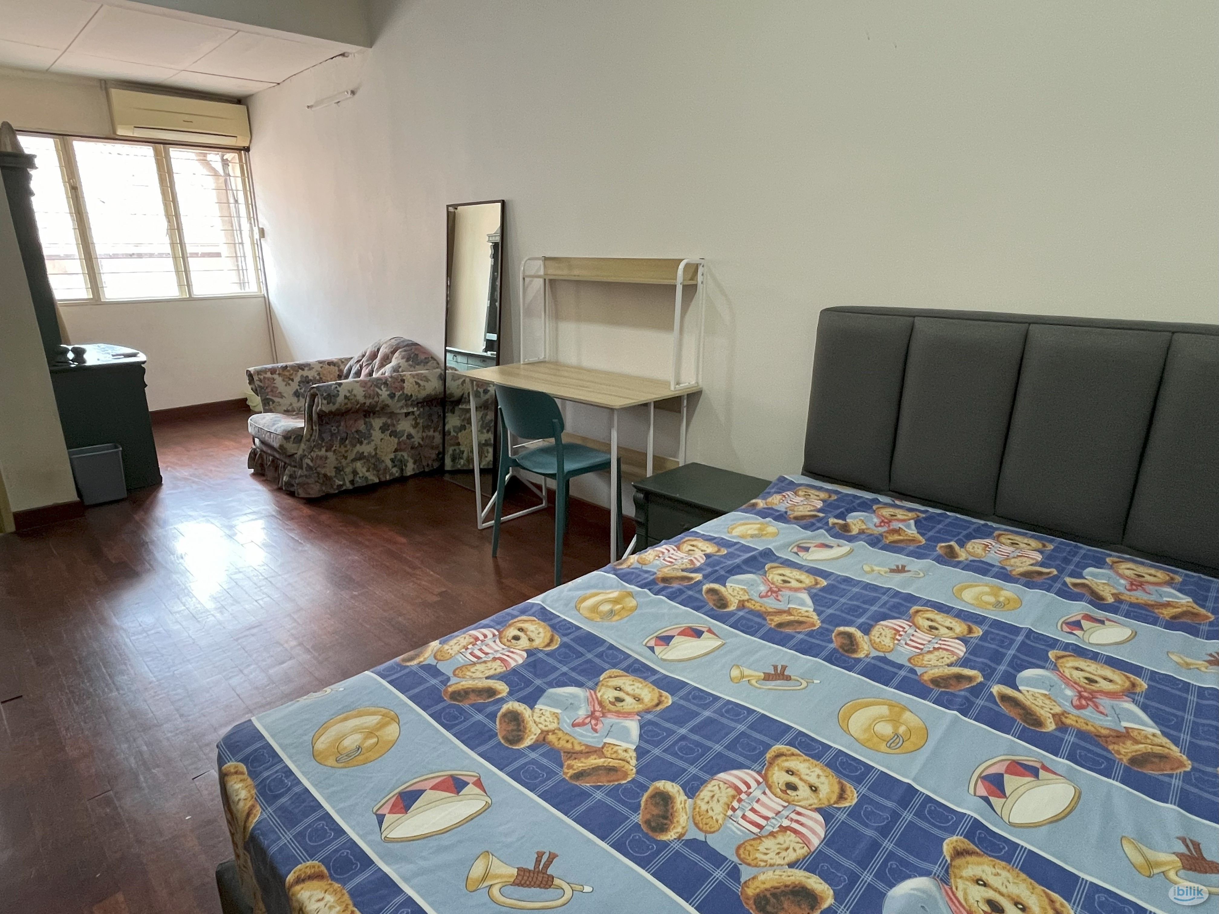 Middle Room at Bukit Jelutong, Shah Alam - Image 2