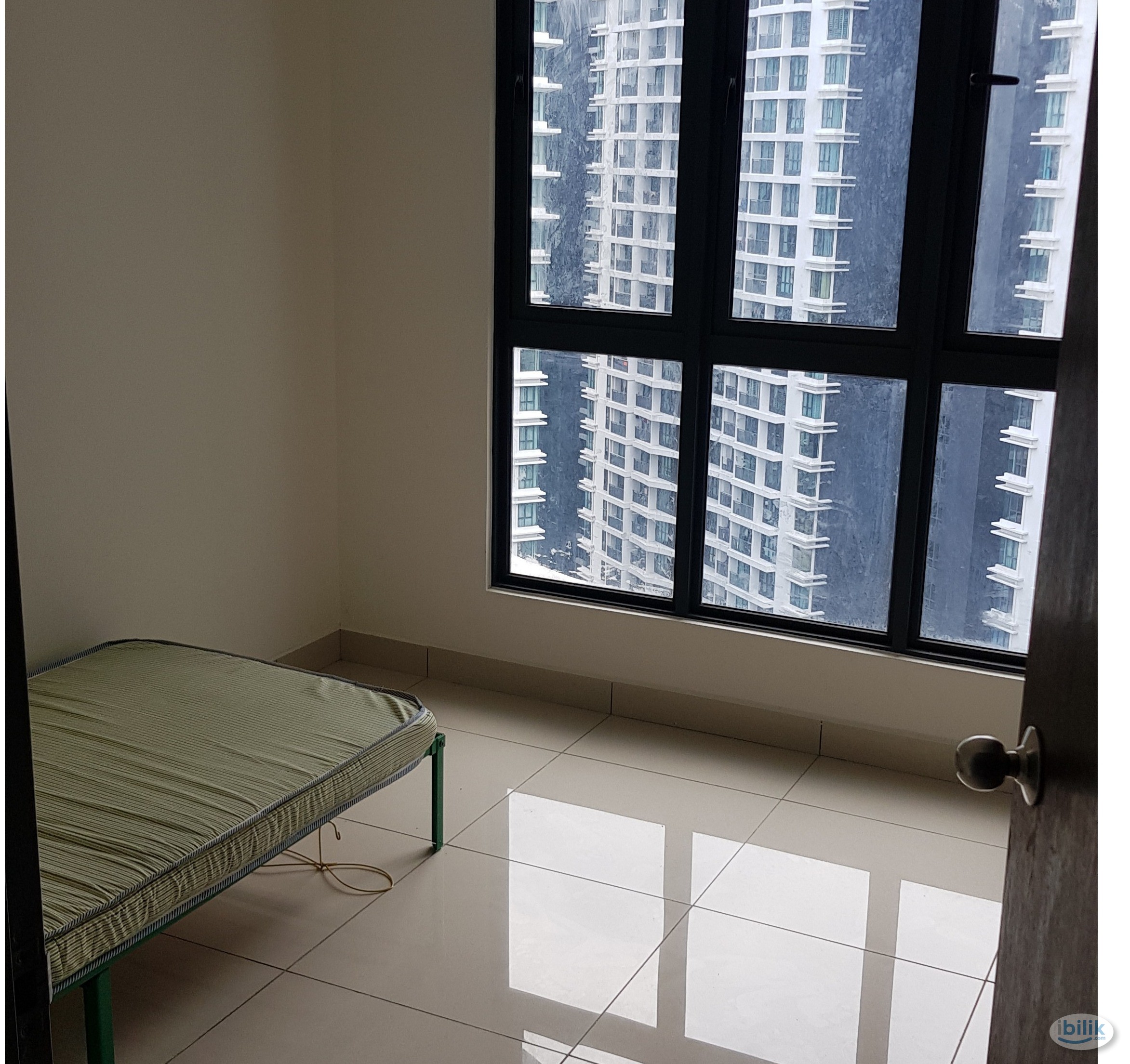 Middle Room at KL Traders Square, Setapak - Image 1