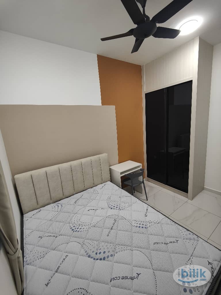 Middle Room at Sinaran Residences, Bandar Cassia - Image 1