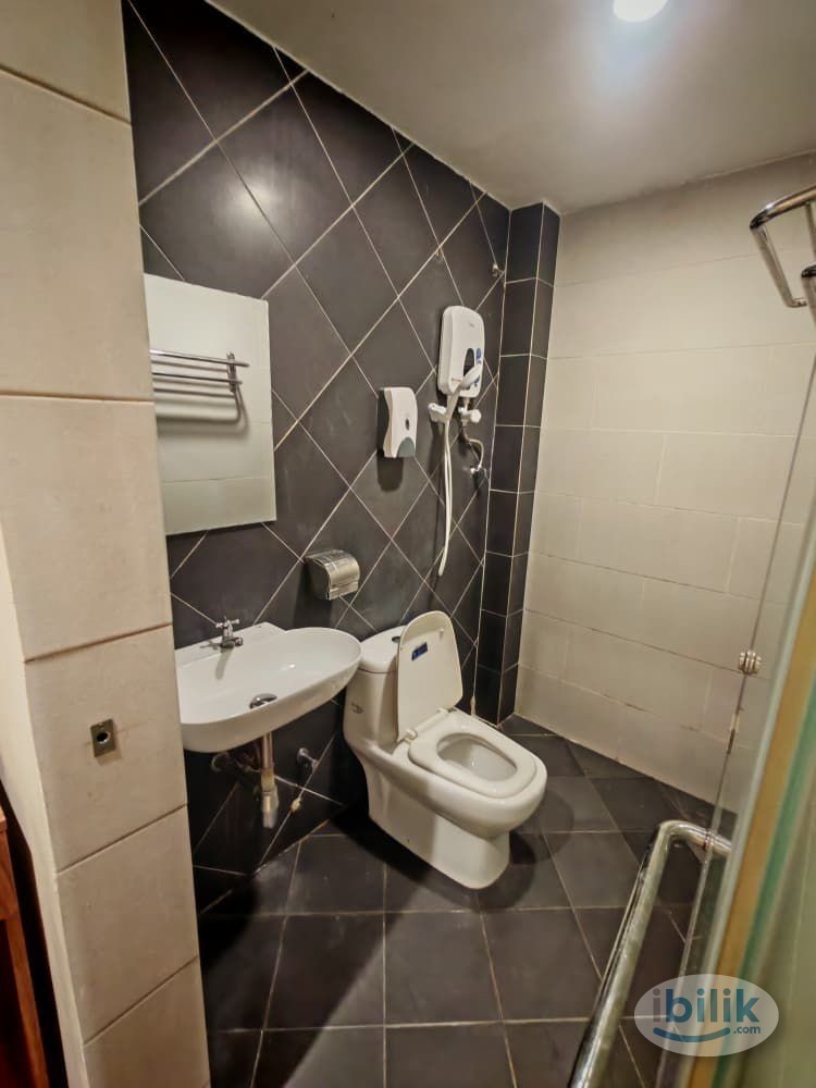 SPACIOUS HOTEL MASTER ROOM with cleaning service - Image 2