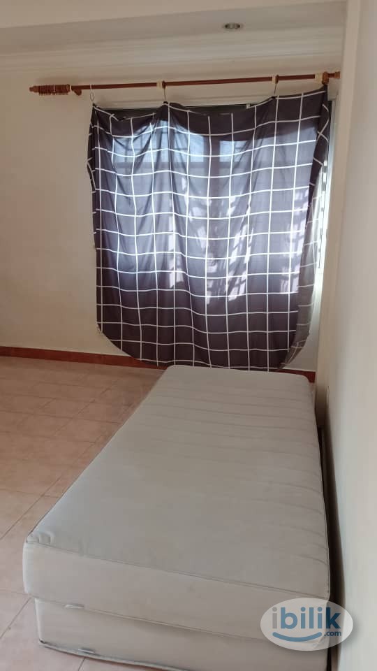 Middle Room Female Unit at Evergreen Park, Bandar Sungai Long - Image 1