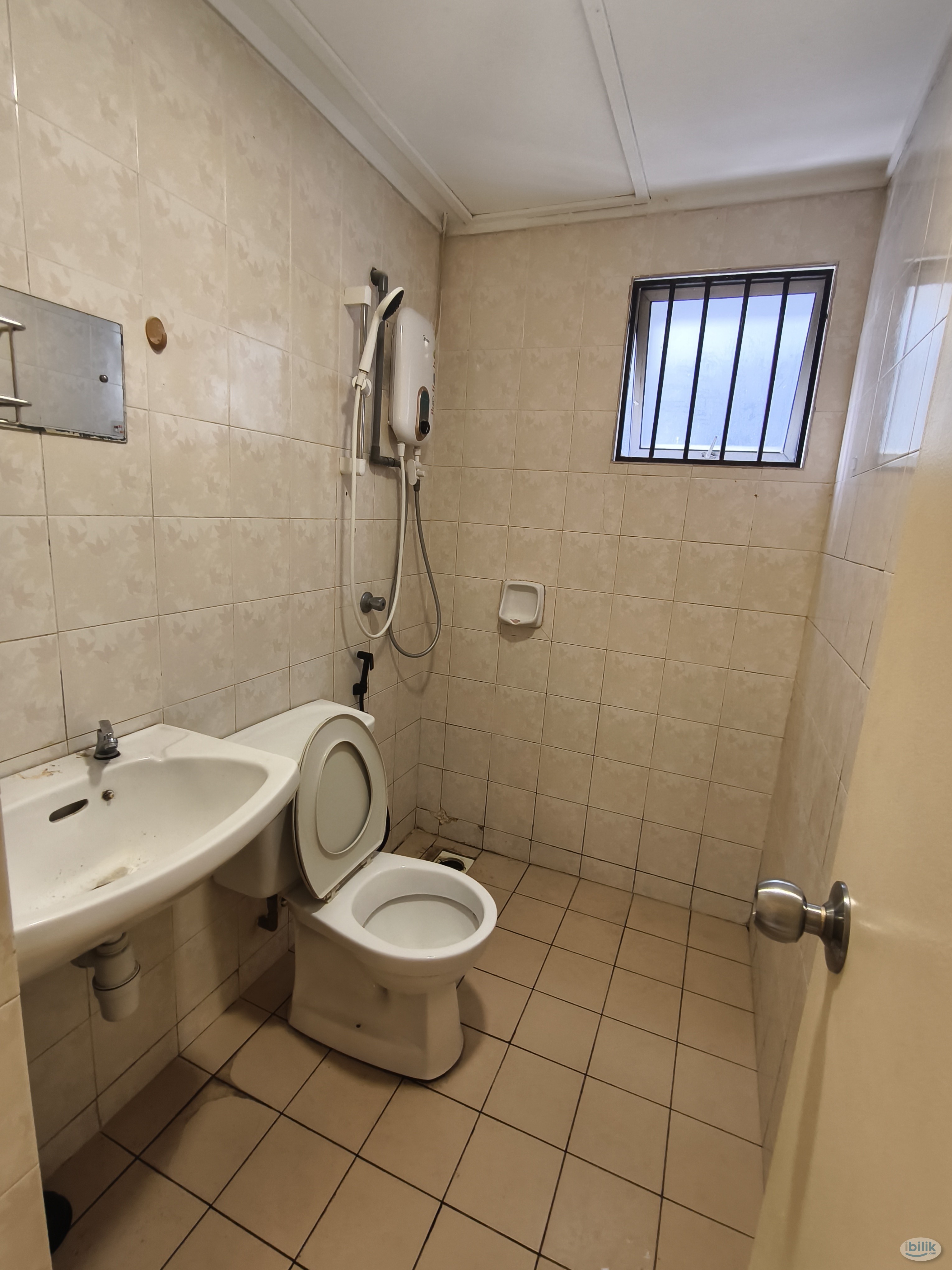 🏠Queen Room Full Furnish at D'aman Crimson🏠-Free WiFi 🌐🚄Walking to LRT🚄Last Room Left - Image 4