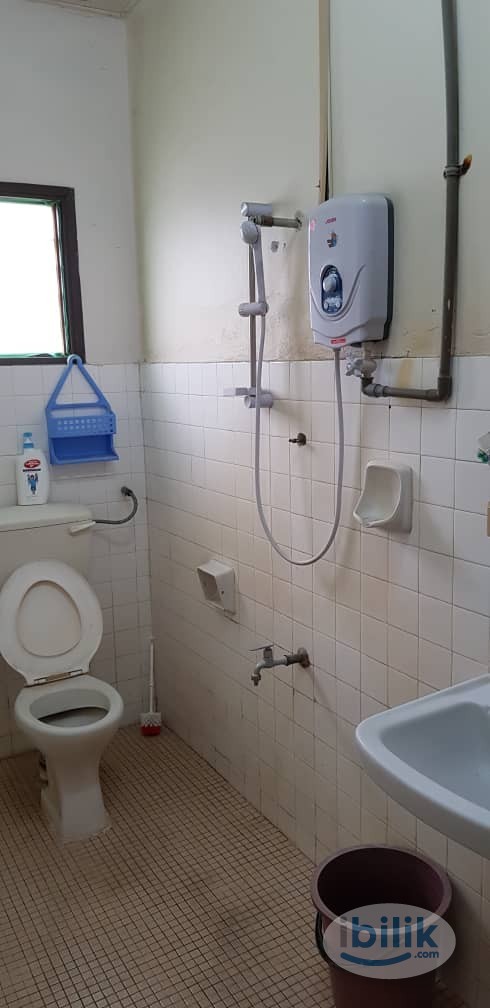 Master Room at Seksyen 28, Taman Alam Megah, Shah Alam, Selangor - Image 3