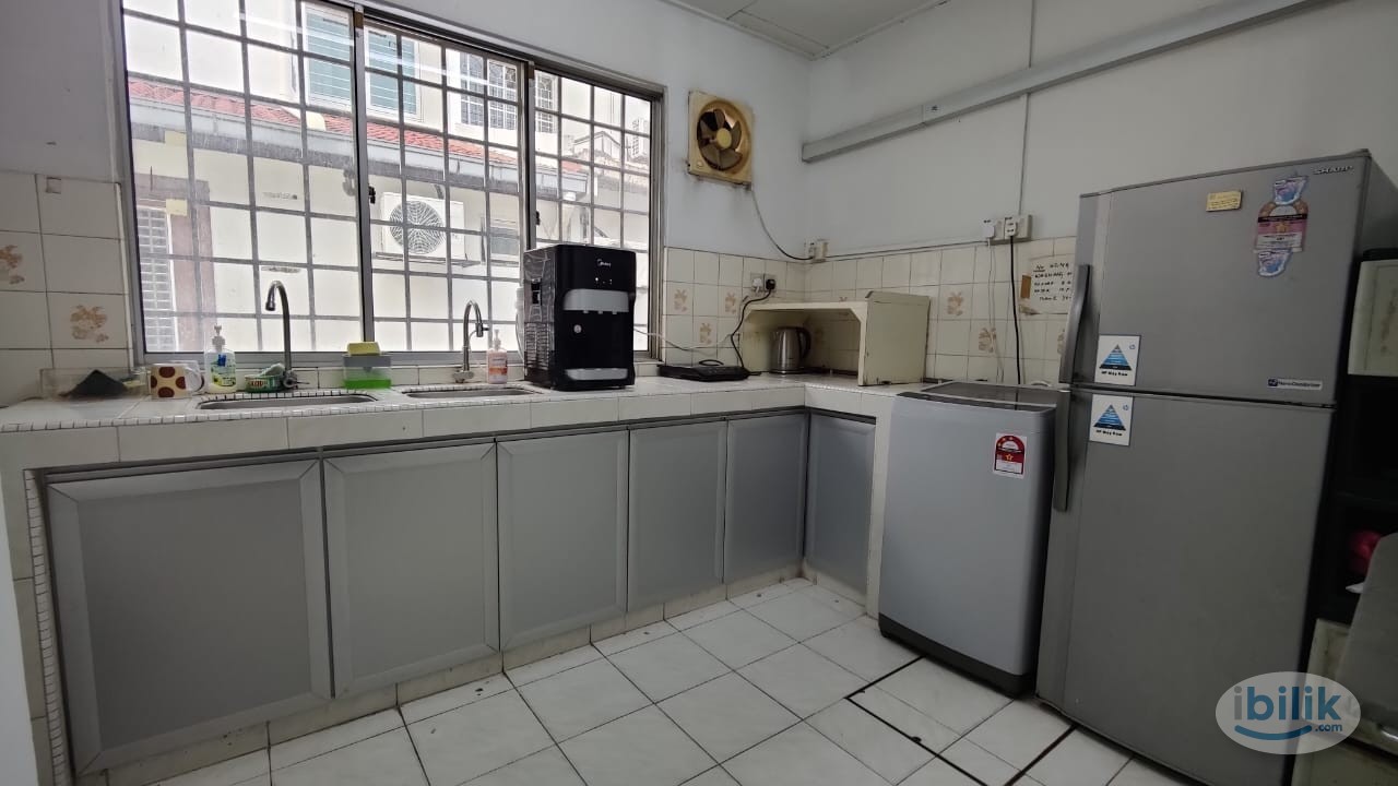 Middle Room Twin Single at Bandar Sunway - Image 5