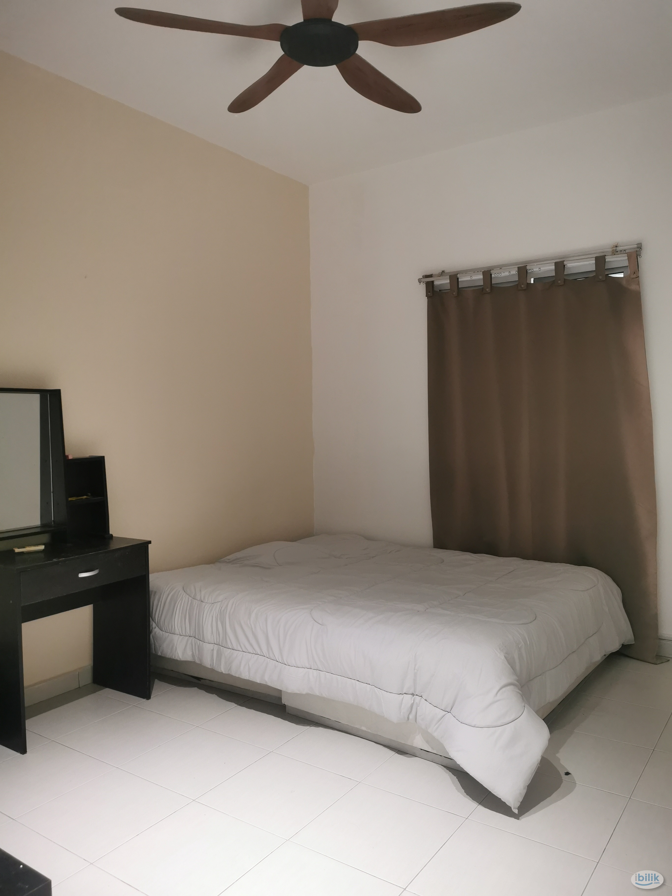 Middle Room at Suria Jelatek Residence, Ampang Hilir - Image 1