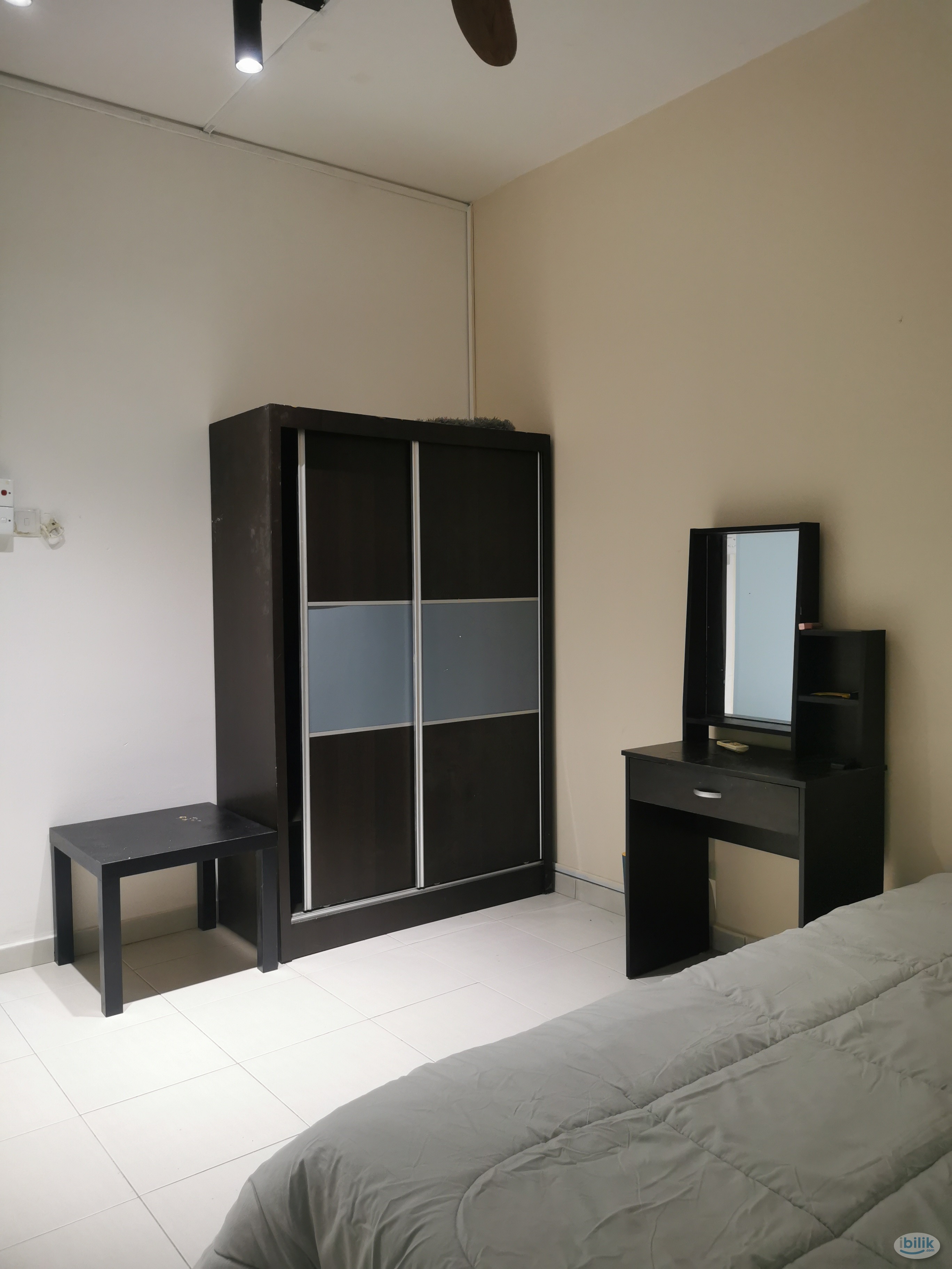Middle Room at Suria Jelatek Residence, Ampang Hilir - Image 2