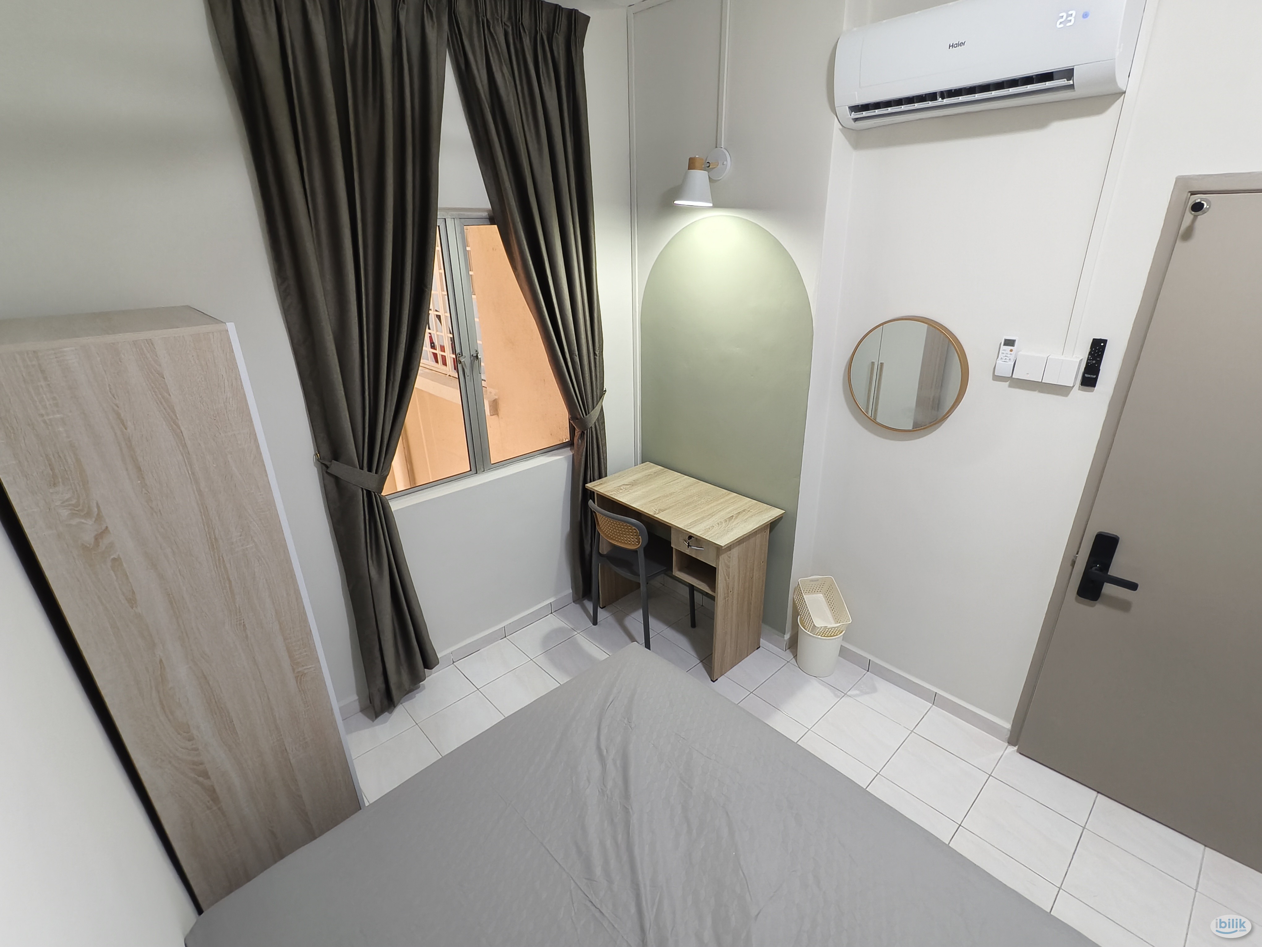 Middle Room at Wangsa Metroview, Wangsa Maju - Image 1