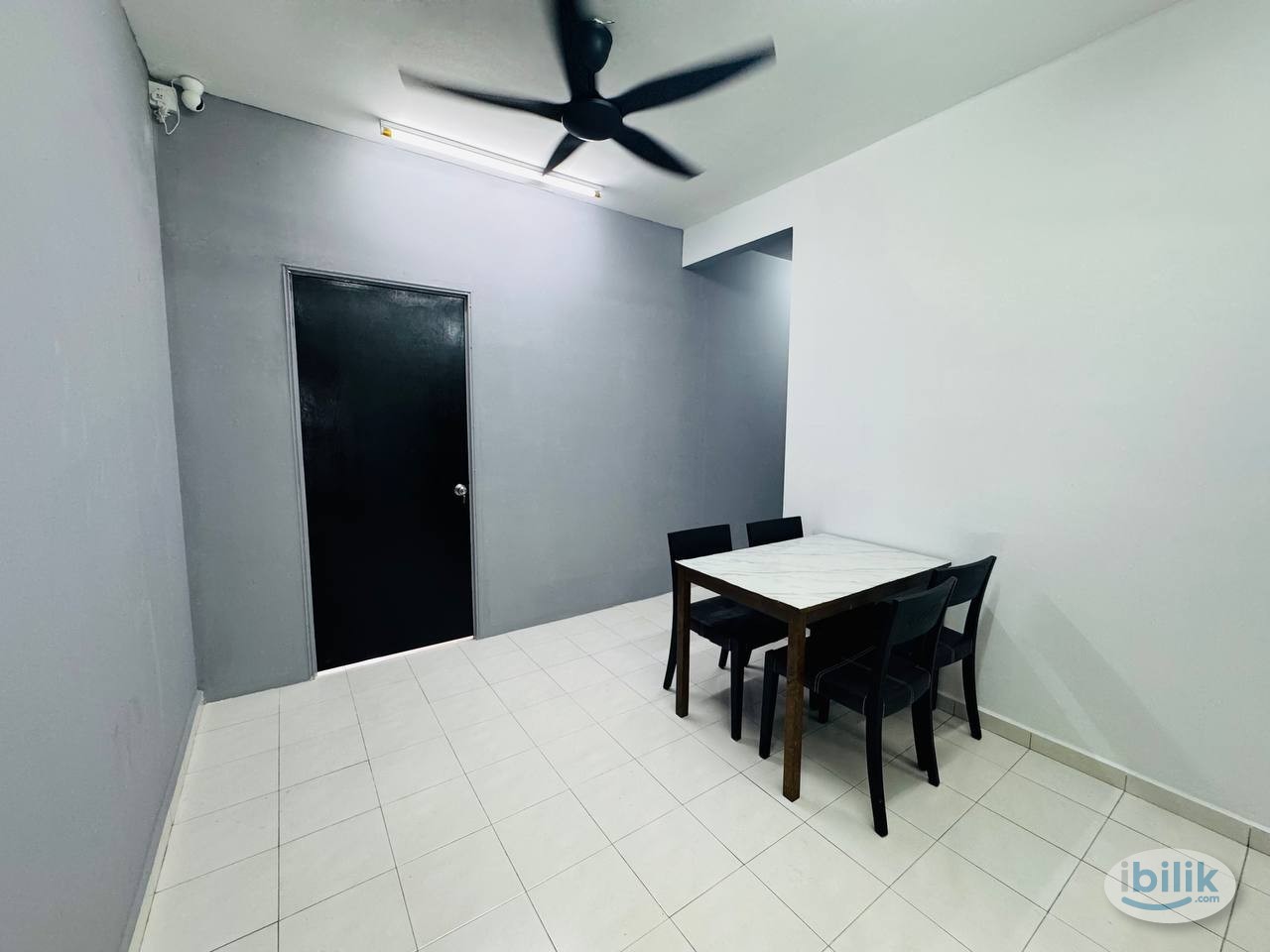 Room For RENTAL ， JB Town Permas Jaya , Queen Bedroom RM500 - Image 1