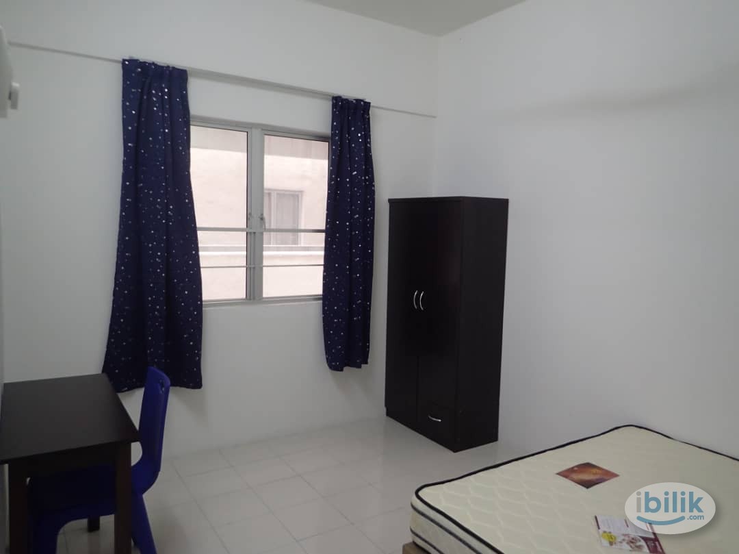Middle Room at Residensi Laguna, Bandar Sunway - Image 2