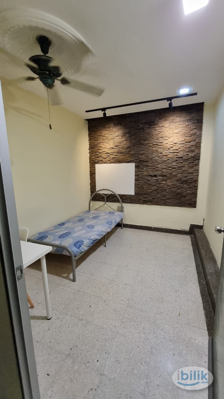 Room near 1 utama mrt - Image 1