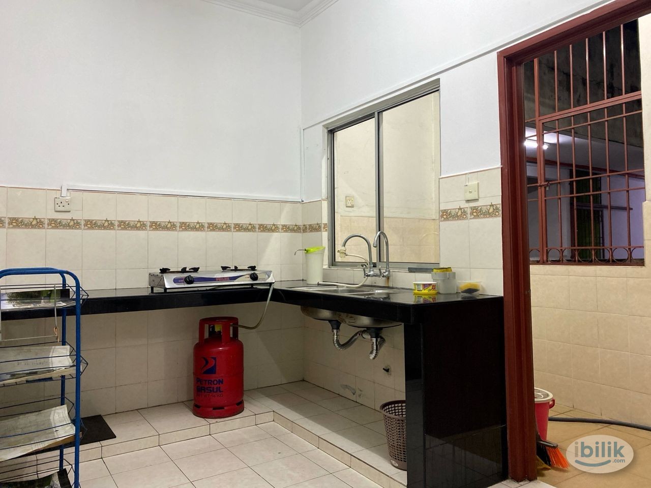 Bayu puteri medium room fully furnished - Image 3
