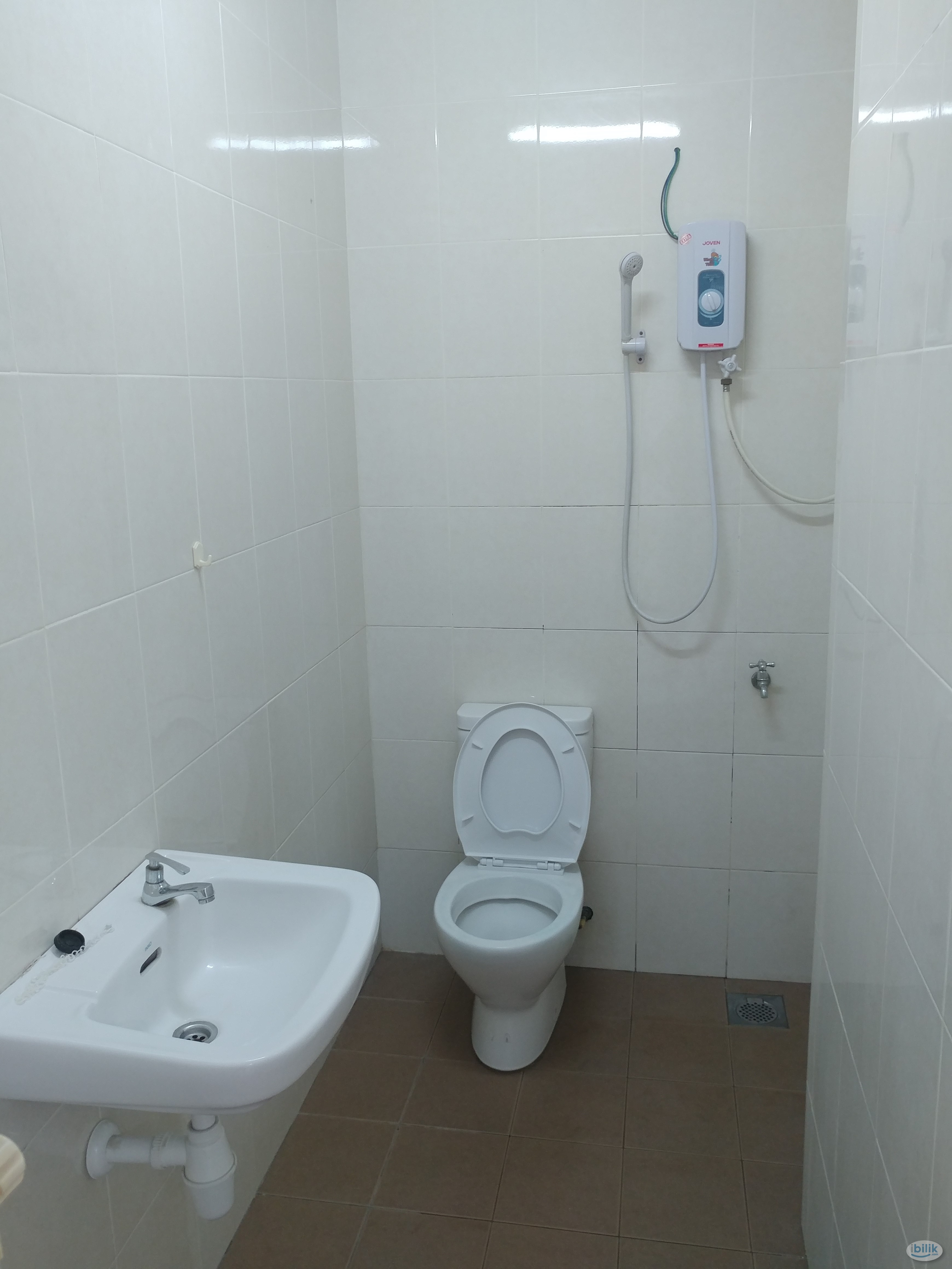 Middle Room at USJ 6, UEP Subang Jaya - Image 5