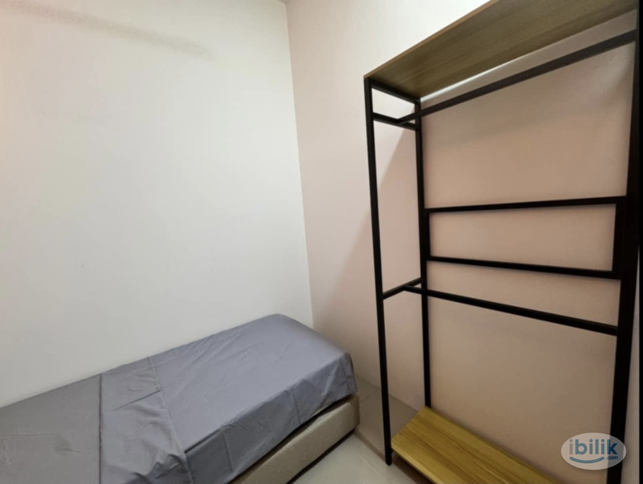 Single Room at Carlton Seaview Residences - Image 2