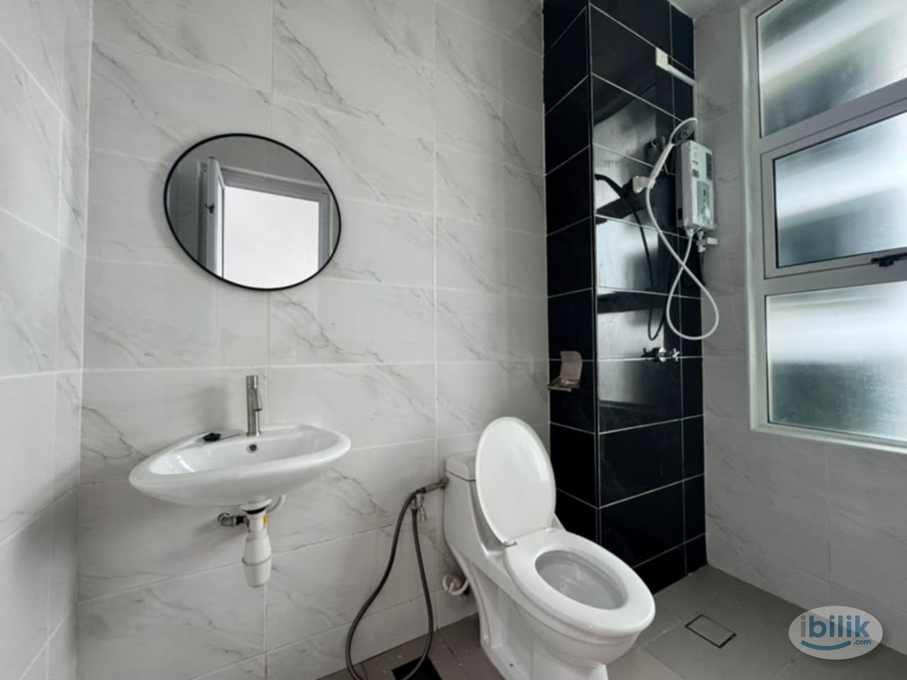 Single Room at Carlton Seaview Residences - Image 4