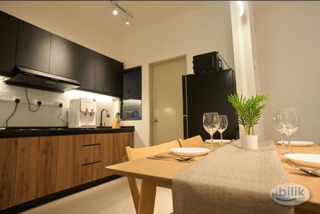One Equine Room, Free Shuttle Van to MRT - Image 2