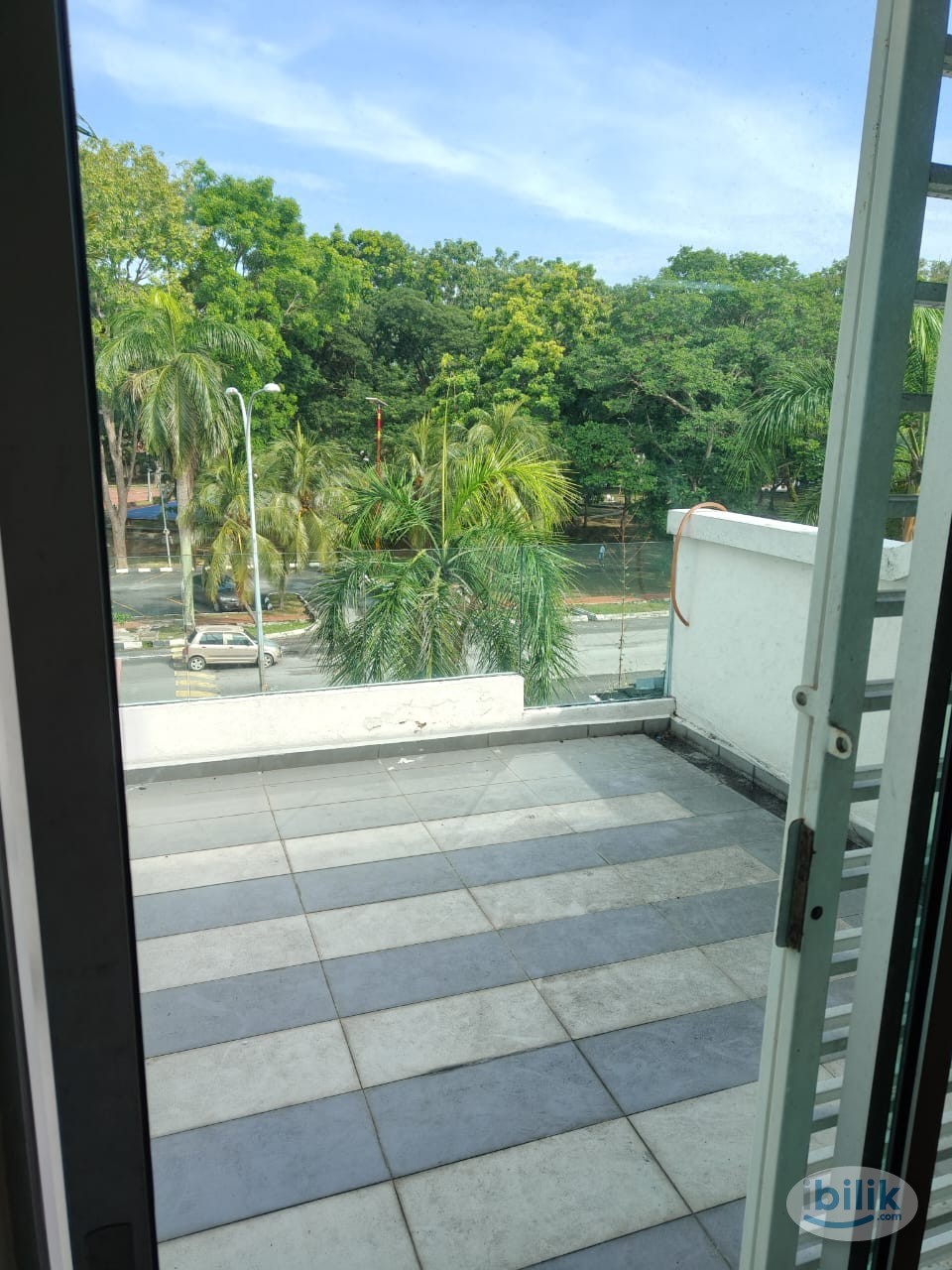 Spacious Single Room with Balcony Low rental fees at Bukit tinggi 2 - Image 3