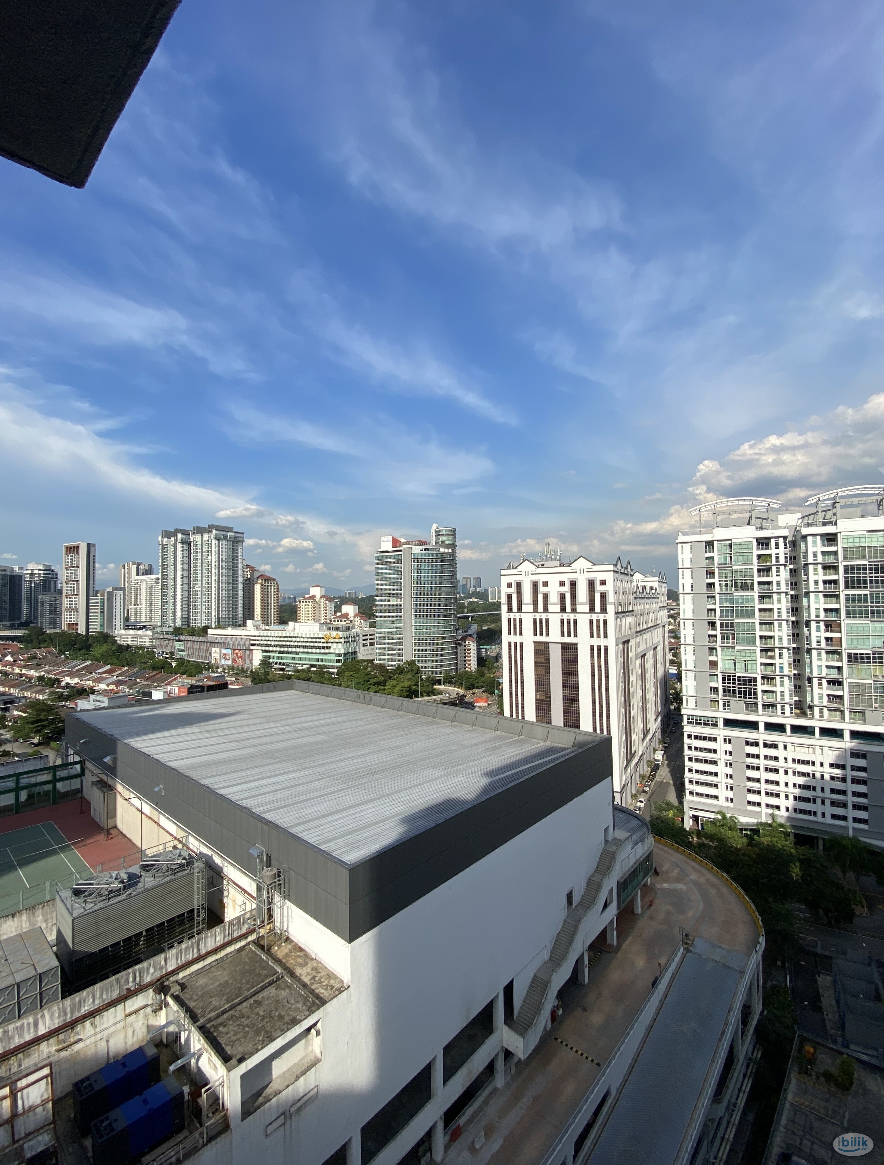 Middle Room at Casa Damansara 1, Petaling Jaya ( Free Parking) - Image 1