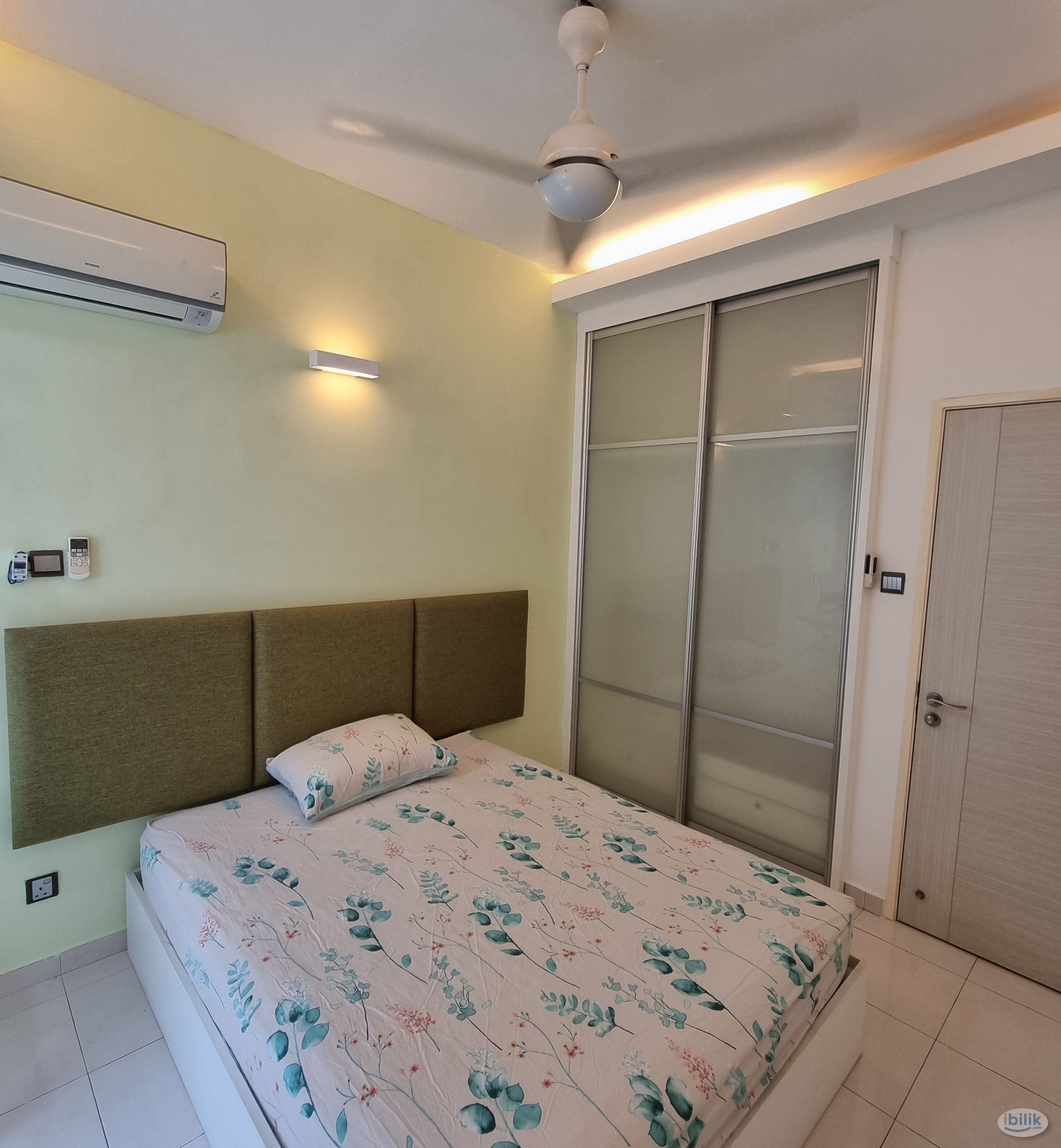 Premium Middle Room at Bayan Lepas, Penang - Image 1
