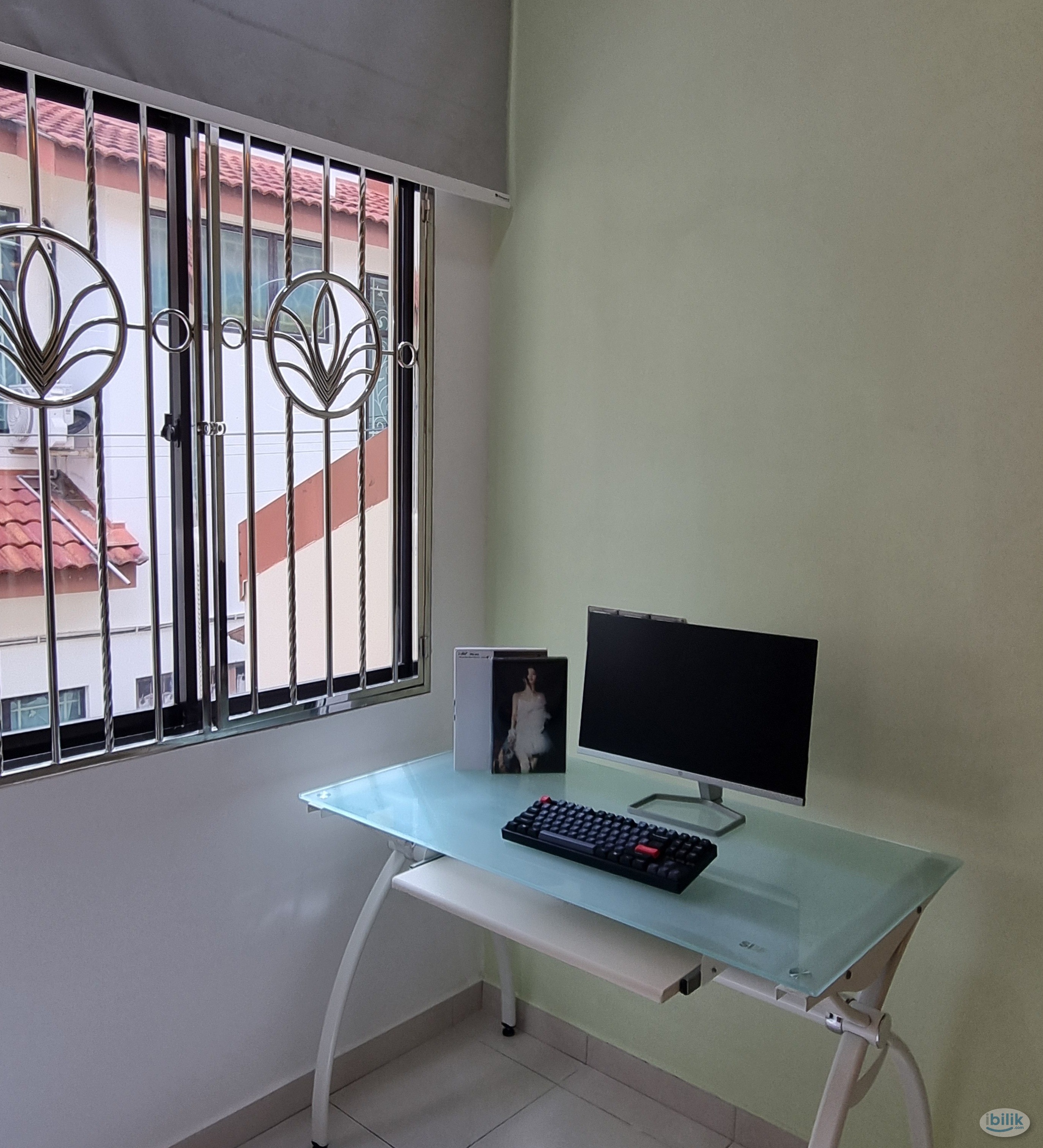 Premium Middle Room at Bayan Lepas, Penang - Image 3