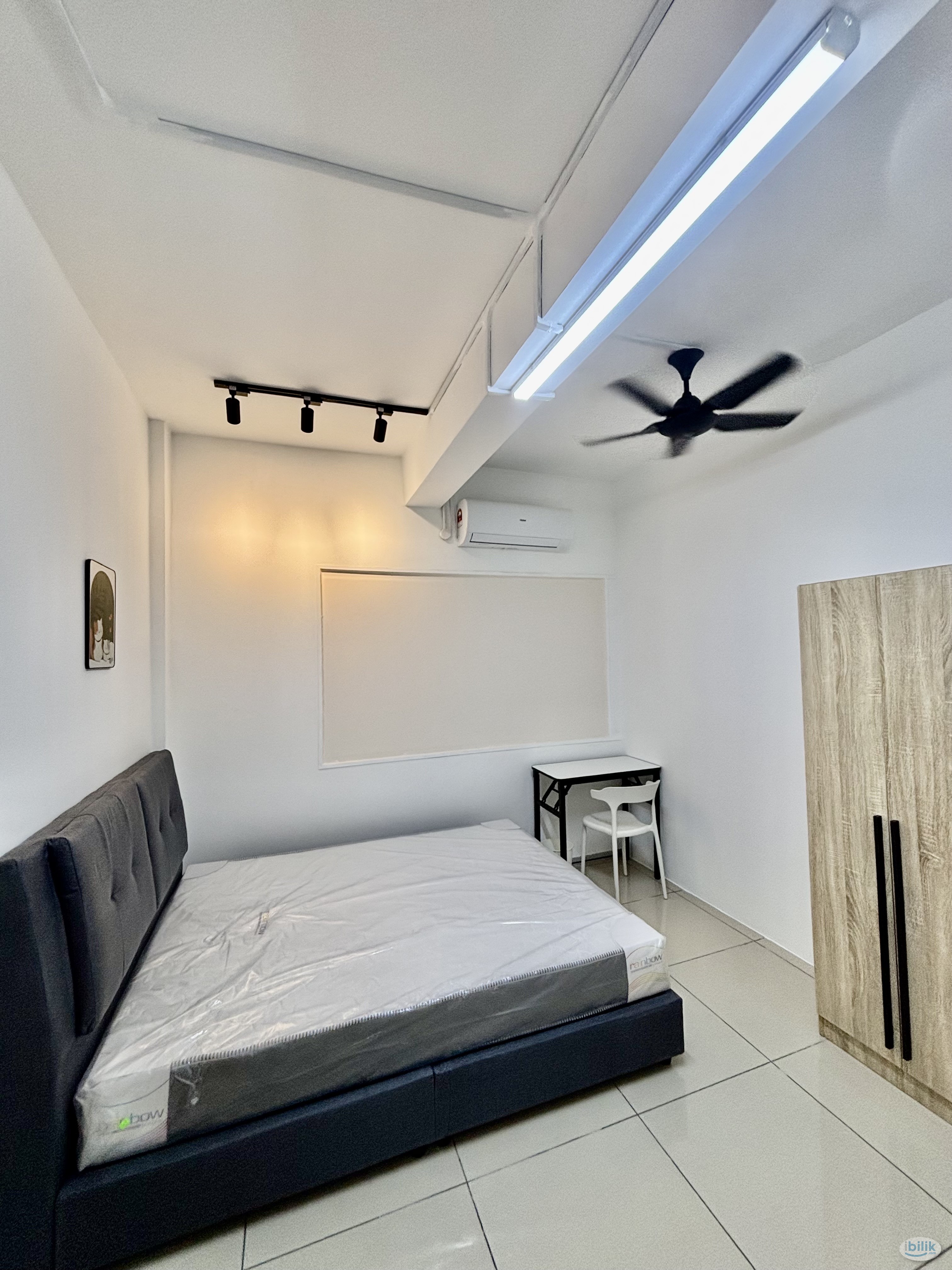 Middle Room at Pacific Place, Ara Damansara - Image 1