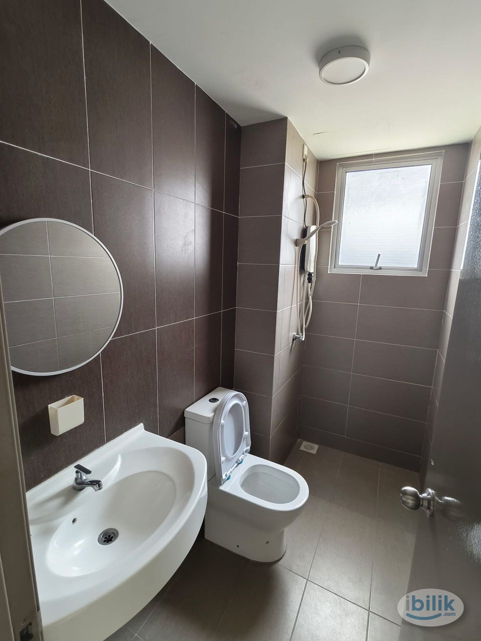 Middle Room at Pacific Place, Ara Damansara - Image 5
