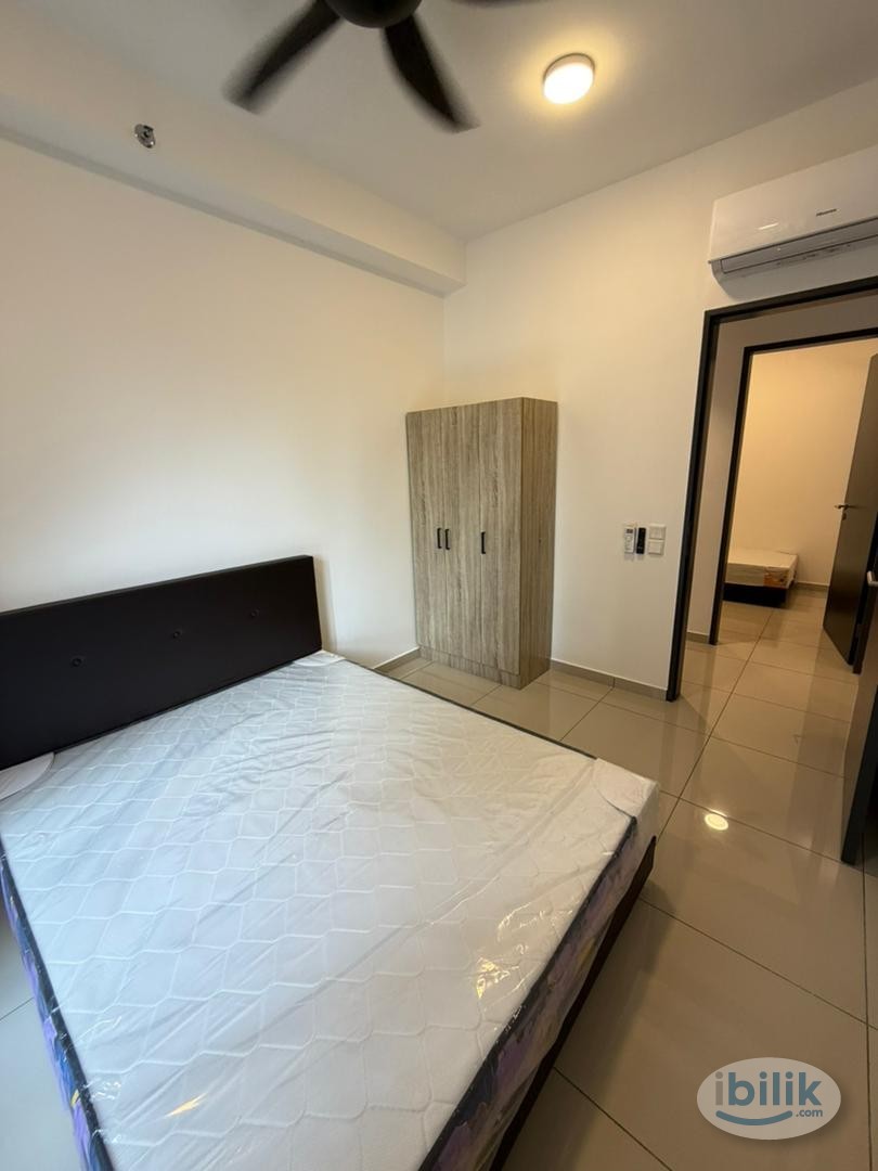 Middle Room at D'Vervain Residence, Damansara Perdana - Image 2