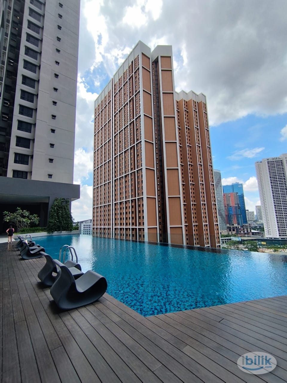 Middle Room at D'Vervain Residence, Damansara Perdana - Image 5
