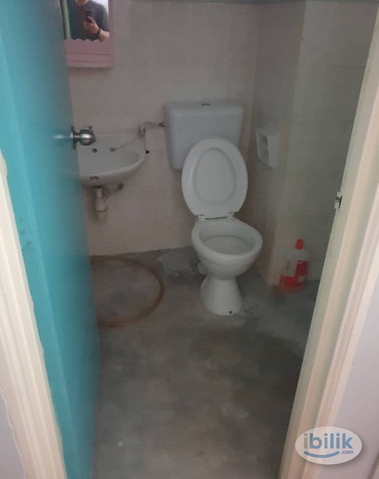 Medium size Room at Casa Suria, Batu 9 Cheras - Image 5
