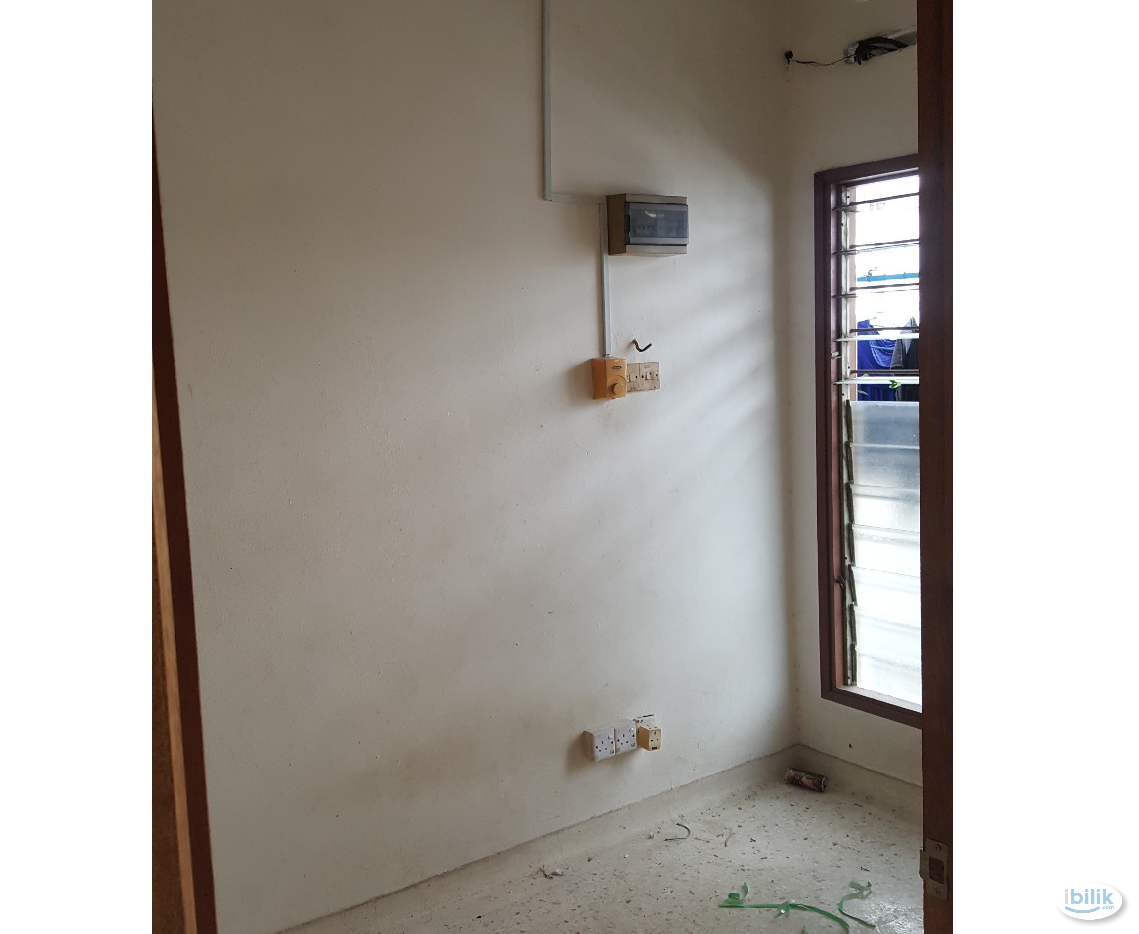 Middle Room at Goodyear Court 6, UEP Subang Jaya - Image 4