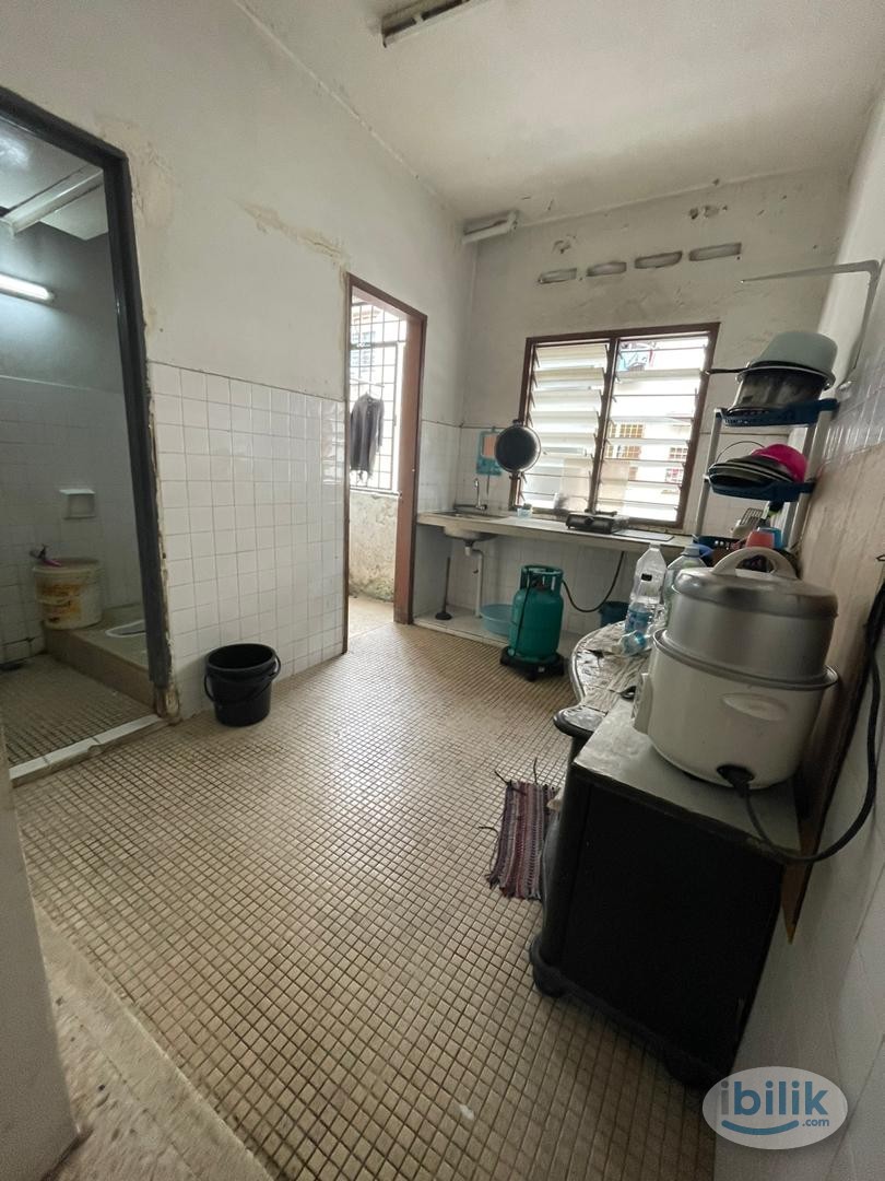 Middle Room at Goodyear Court 6, UEP Subang Jaya - Image 5