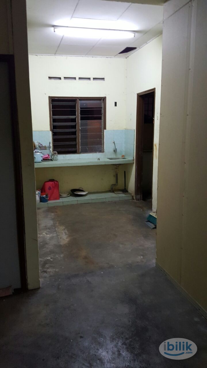 Single Room at Goodyear Court 6, UEP Subang Jaya - Image 3
