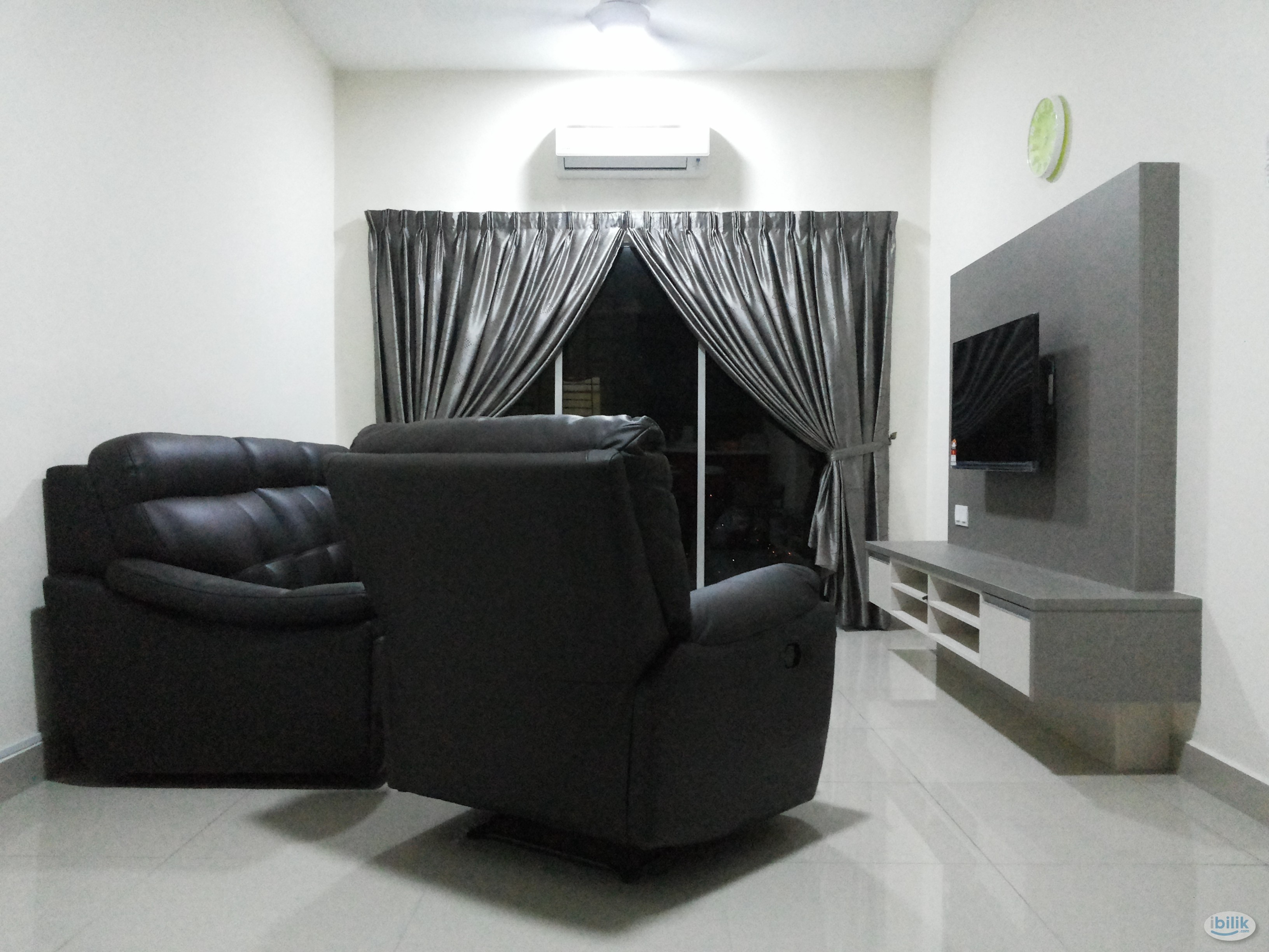 OUG Parklane Block E medium room - Image 1