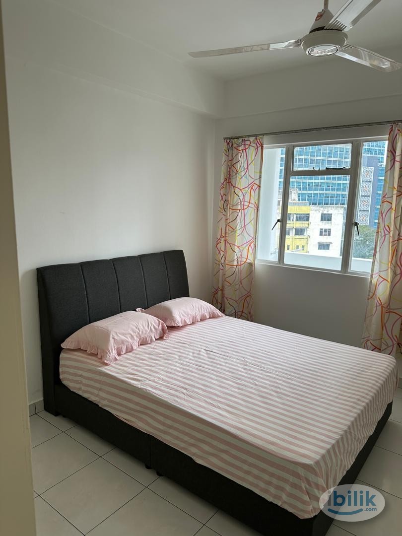 Middle Room at Crescent Court, Brickfields - Image 2