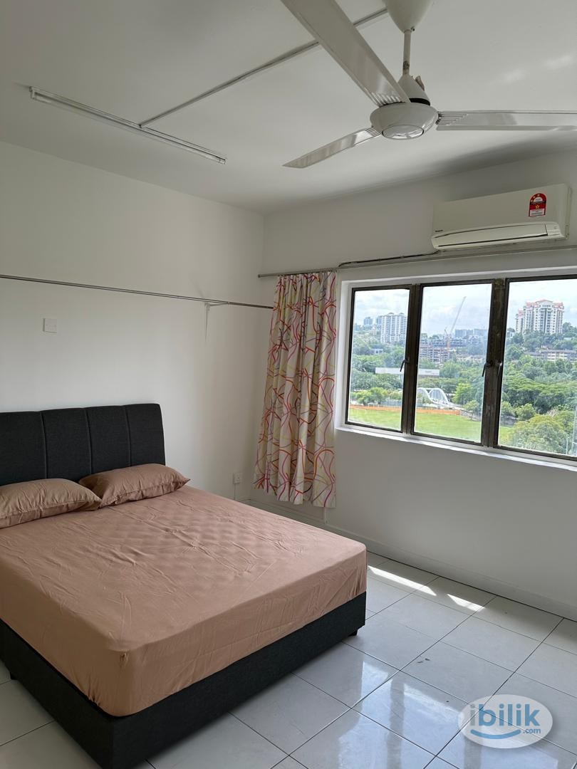 Master Room at Crescent Court, Brickfields - Image 1