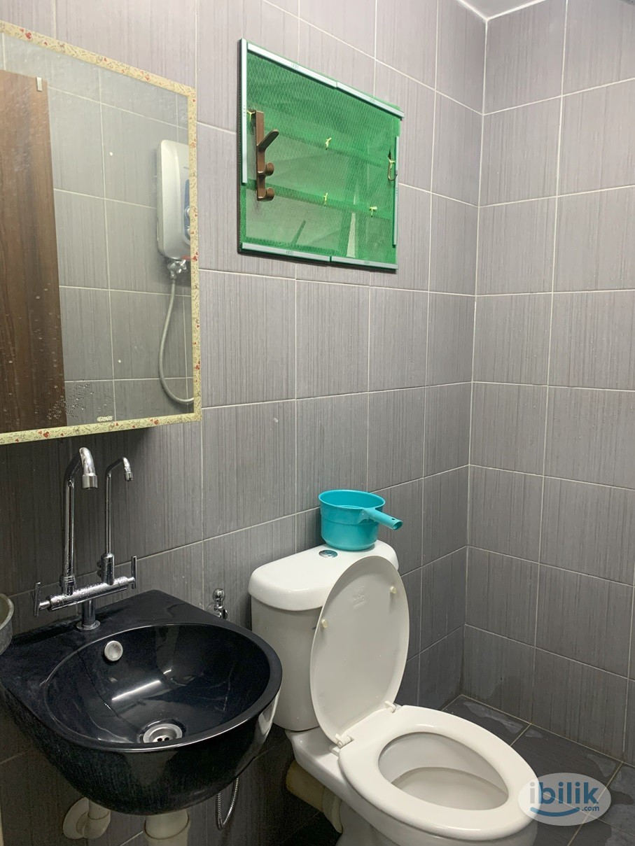 Middle Room at Desa Setapak, Setapak - Image 1